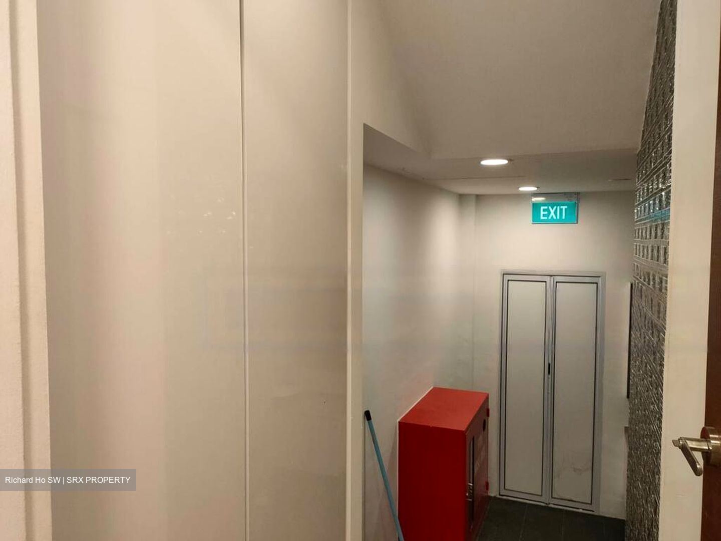 Upper Serangoon Shopping Centre (D19), Retail #473986861